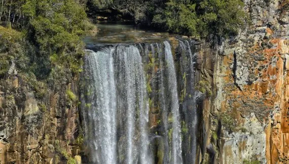 Conheça cinco cachoeiras no Paraná para visitar e aproveitar no verão