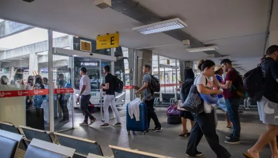 Ônibus em condições precárias frustram usuários no fim de ano