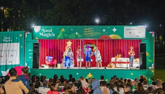 Grupo Lanteri leva magia do Natal a praças de cidades do Paraná