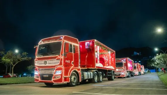 Caravana de Natal da Coca-Cola passa por Curitiba nesta terça-feira