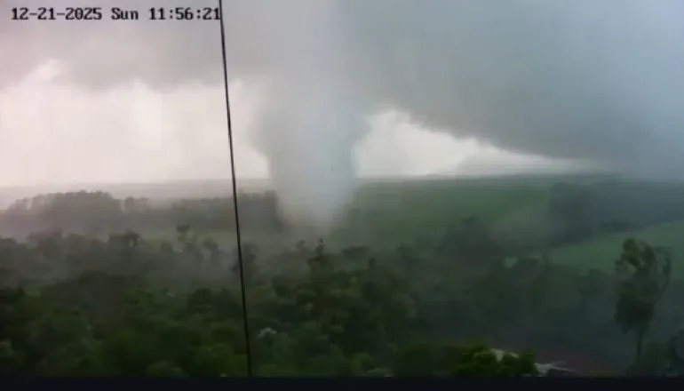 Tornado se forma há 57 quilômetros de Foz do Iguaçu