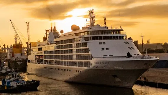 Cruzeiro de luxo atraca em Paranaguá com 345 turistas internacionais