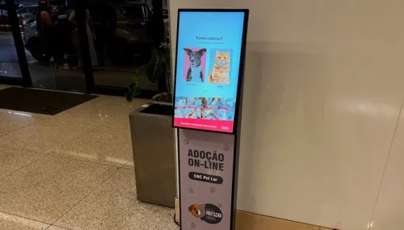 Totem interativo em shopping de Curiitba facilita adoção de pets