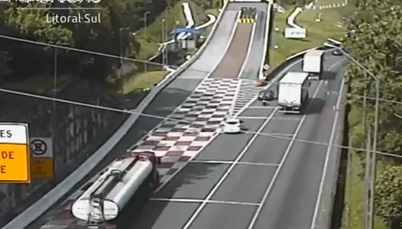 Carreta usa área de escape e evita acidente na BR-376; vídeo