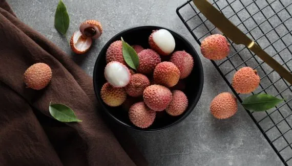 Lichia: 8 benefícios para a saúde e como usá-la na ceia de Natal