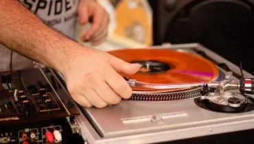 Festa depois da Ceia: DJ premiado agita o Natal no The Bowie