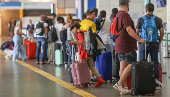 Pilotos e comissários podem entrar em greve nacional a partir de 1º de janeiro