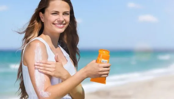 Férias de verão: 10 passos essenciais para proteger a pele e prevenir o câncer
