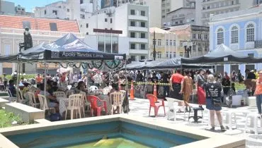 Natal na Rua: ONG promove almoço solidário no Centro de Curitiba