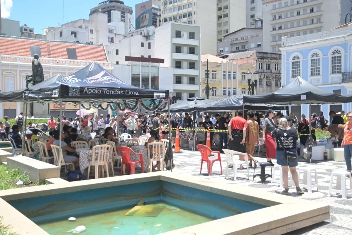 ONG promove 8ª edição do “Natal na Rua” e atende mais de 700 pessoas em Curitiba