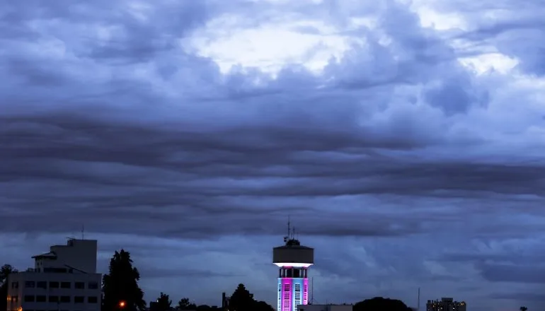 Tem ciclone a caminho do Paraná: confira a previsão do tempo