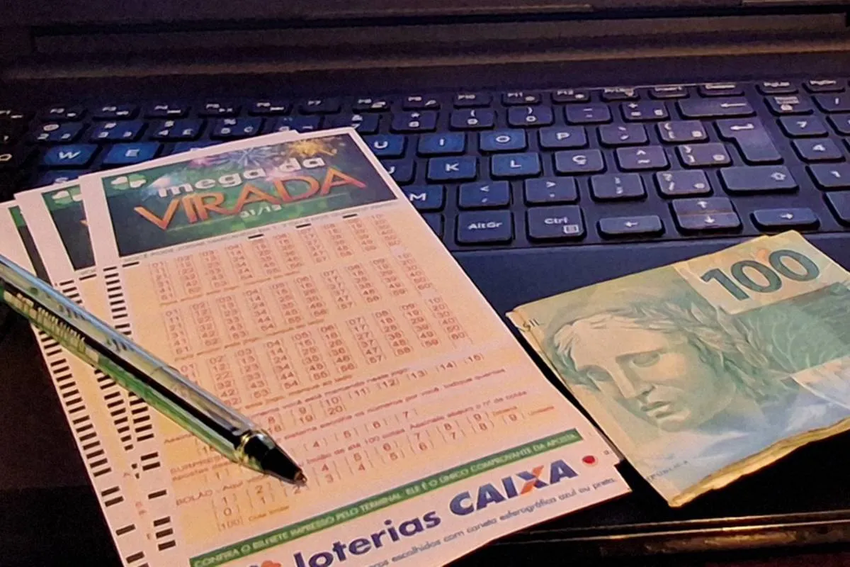 Imagem mostra um bilhete de apostas da Mega da Virada.