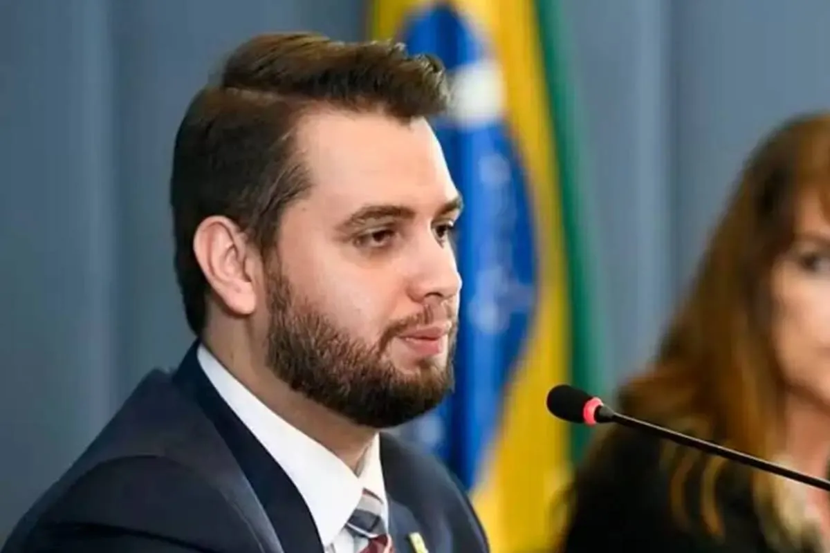 Imagem mostra Filipe Martins
