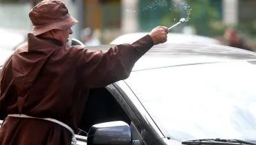 Imagem mostra a benção dos Capuchinhos em Curitiba