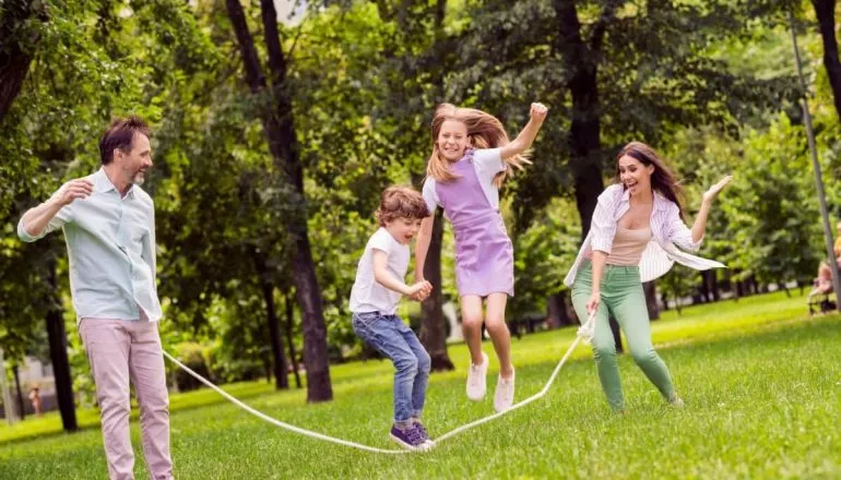 Férias sem excesso de telas: como equilibrar diversão e bem-estar infantil