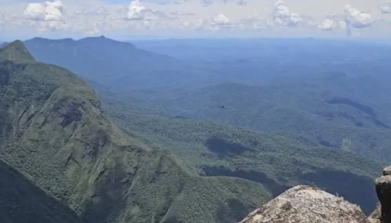 Jovem segue desaparecido no Pico Paraná; buscas retomam nesta segunda