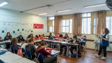Escolas estaduais do Paraná abrem para matrículas presenciais