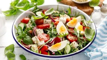 Salada de rúcula rica em proteínas (Imagem: Sea Wave | Shutterstock)