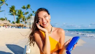 Entender a importância da reaplicação do filtro solar é essencial para evitar os danos causados pelo sol (Imagem: fast-stock | Shutterstock)