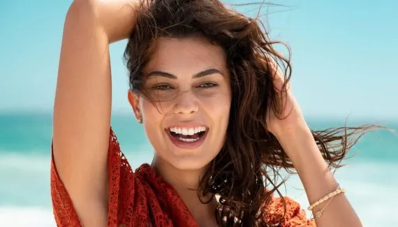 8 dicas para cuidar dos cabelos durante o verão