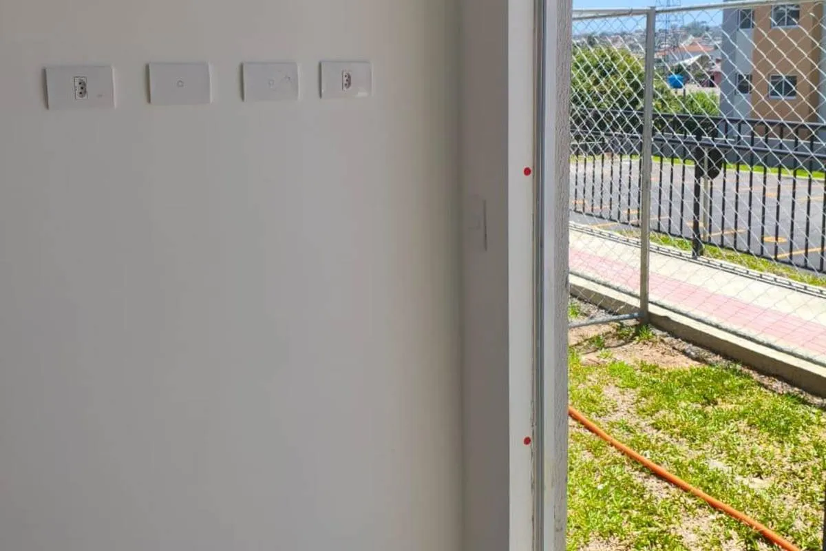 Imagem mostra os detalhes de uma obra ainda não finalizada da Cohapar.