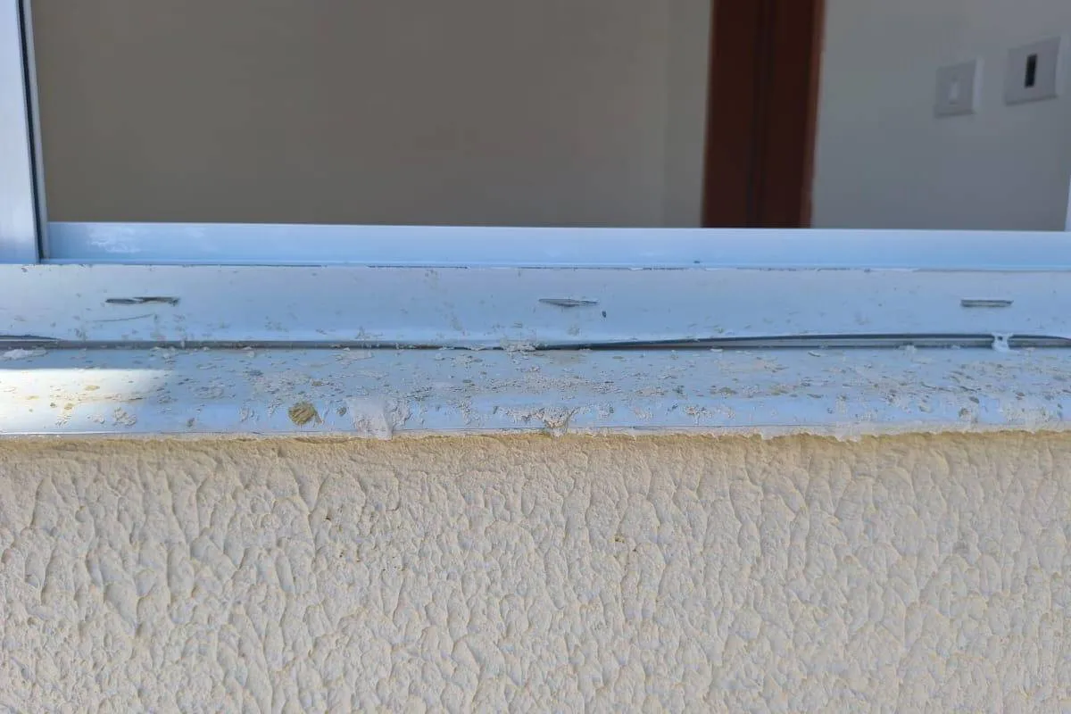 Imagem mostra os detalhes de uma obra ainda não finalizada da Cohapar.