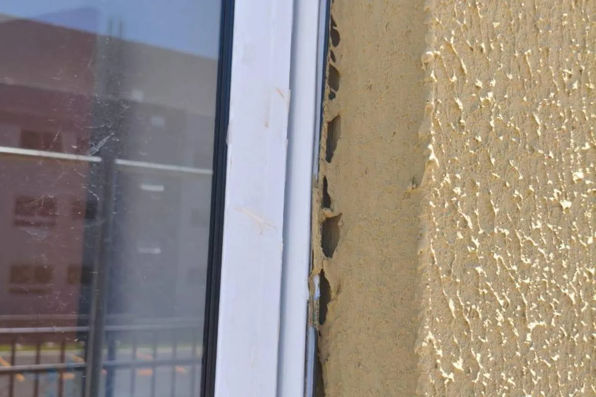 Imagem mostra os detalhes de uma obra ainda não finalizada da Cohapar.