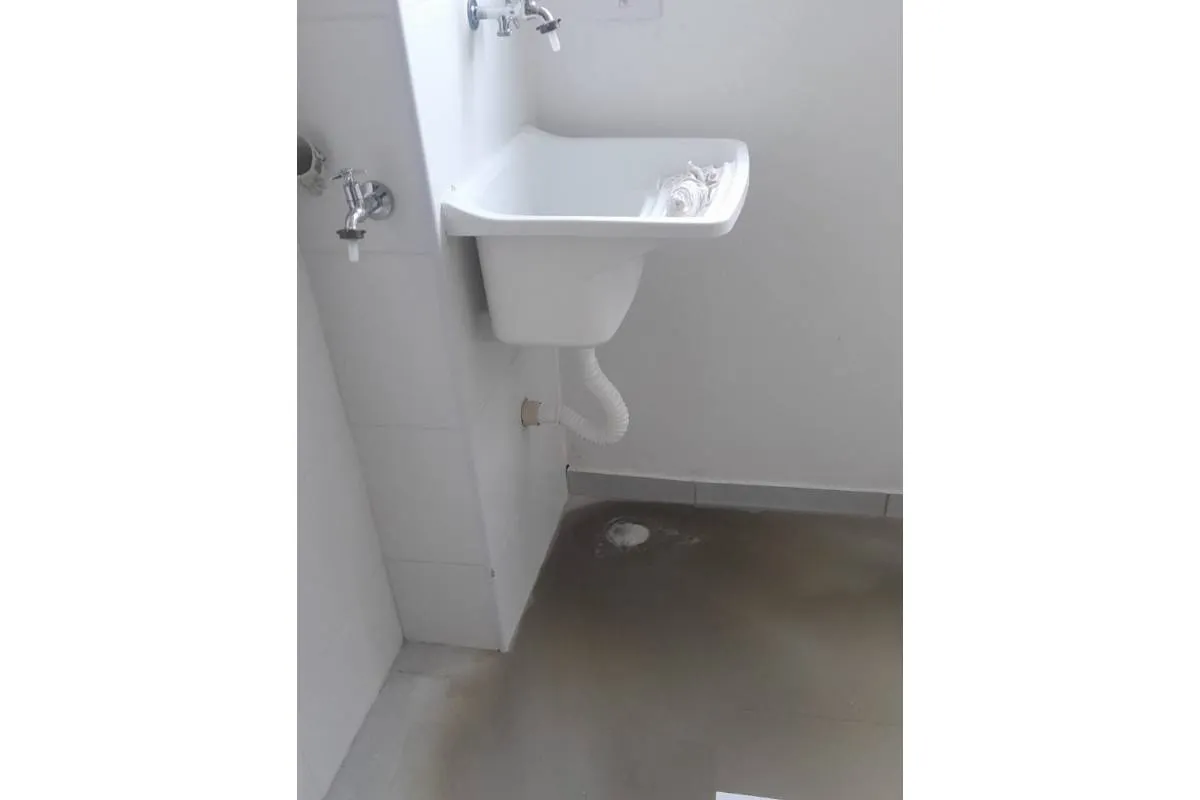 Imagem mostra os detalhes de uma obra ainda não finalizada da Cohapar.