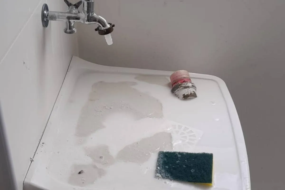 Imagem mostra os detalhes de uma obra ainda não finalizada da Cohapar.