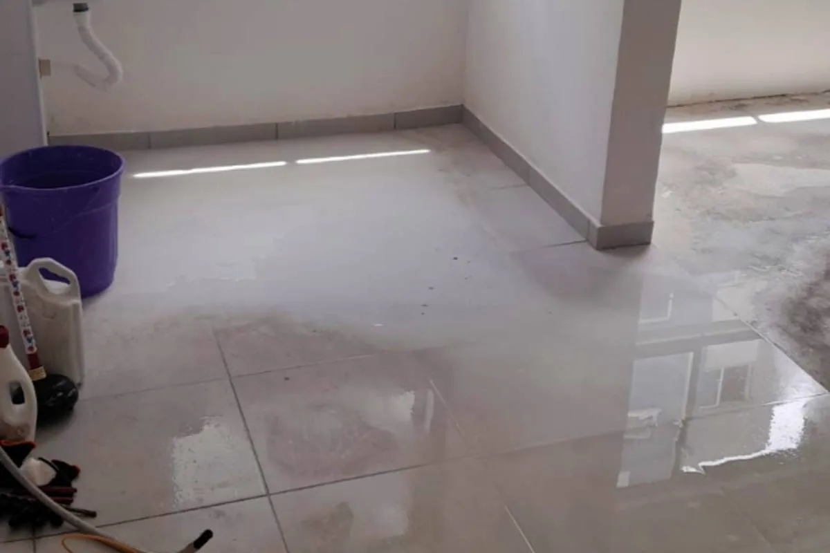 Imagem mostra os detalhes de uma obra ainda não finalizada da Cohapar.