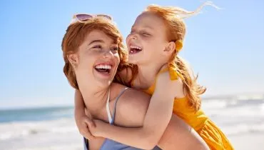 Contato frequente com água durante o verão pode causar incômodo no ouvido se alguns cuidados não forem adotados (Imagem: Rido | Shutterstock)