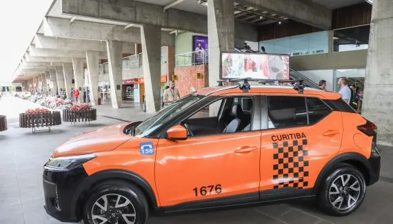 Taxistas de Curitiba poderão ganhar até R$ 1000 por mês com esta medida que é febre em Nova Iorque