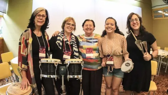 Curso ensina arte como ferramenta para cuidado de idosos em Curitiba