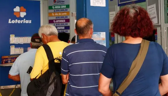Bolão de Curitiba acerta a Lotofácil e divide prêmio milionário; Veja o resultado!