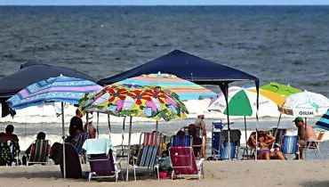 Polêmica nas praias: Matinhos aperta cerco contra “privatização” de praias e comércio irregular