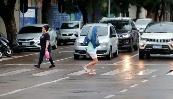 “Chuva a ‘prestação” marca Curitiba e alerta de temporal segue até segunda-feira