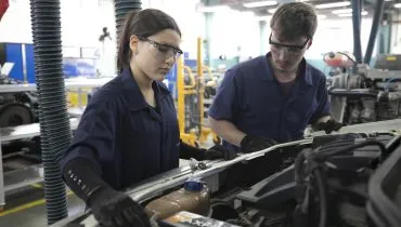 A crescente complexidade dos veículos faz com que montadoras e oficinas disputem Técnicos em Manutenção Automotiva qualificados no Paraná."