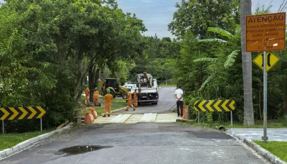 Ponte no Abranches passa por manutenção emergencial e fica interditada