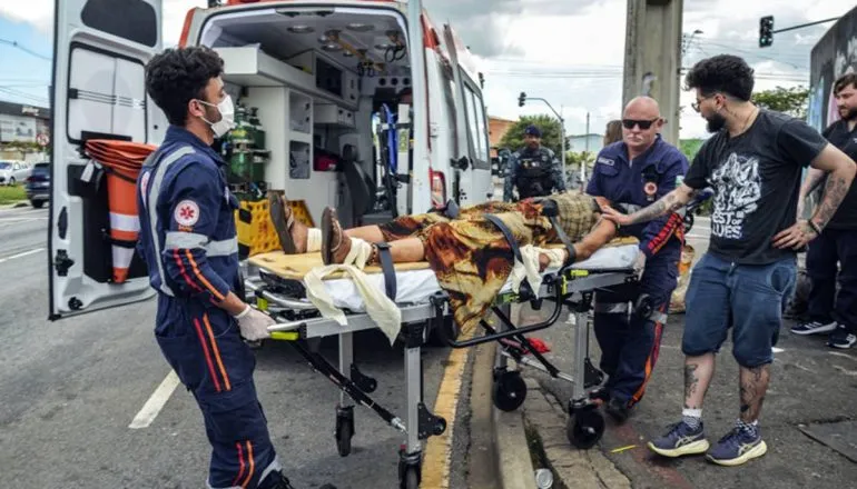 Segundo as equipes de atendimento de Curitiba, a mulher possuía histórico de passagens pela polícia.
