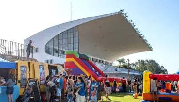 Imagem mostra uma atração especial montada no Reprodução/Instagram Jockey Club do Parana