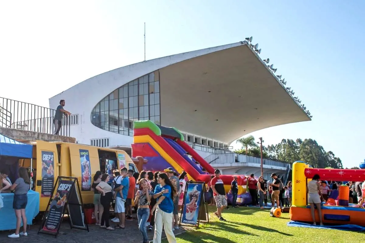 Imagem mostra uma atração especial montada no Reprodução/Instagram Jockey Club do Parana