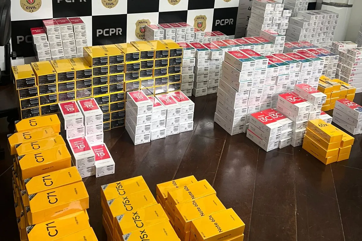 PCPR prende dois homens e apreende 1,6 mil celulares sem procedência em Curitiba