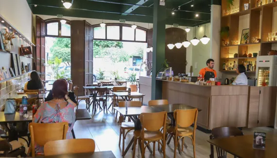 Casa histórica onde viveu Jaime Lerner vira restaurante no Centro de Curitiba