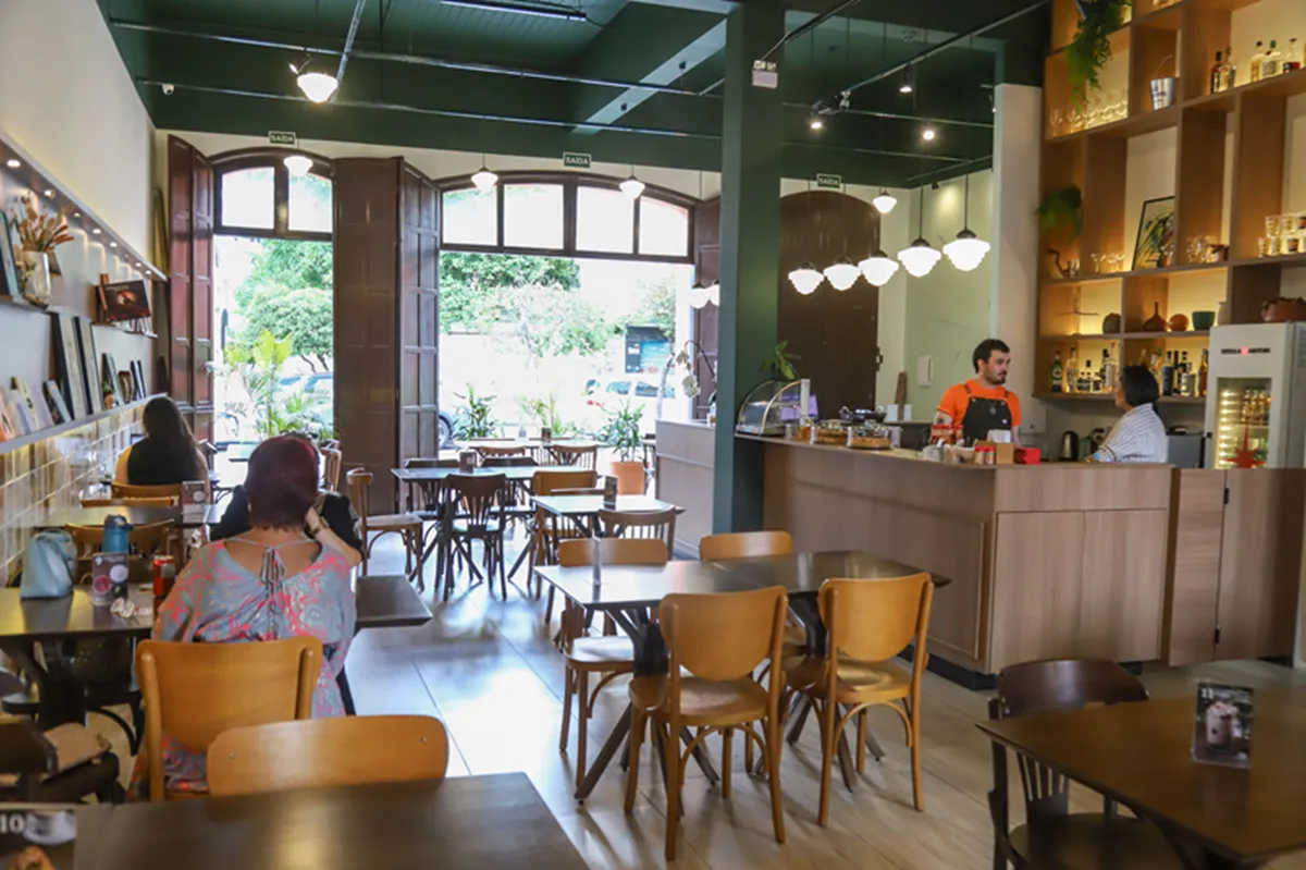 Antiga casa de Jaime Lerner vira restaurante e café no Centro de Curitiba