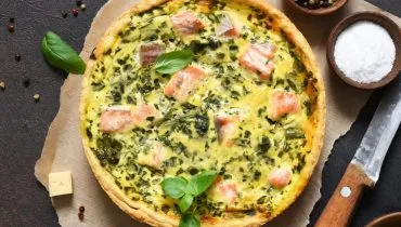 Quiche de salmão com espinafre (Imagem: zefirchik06 | Shutterstock)