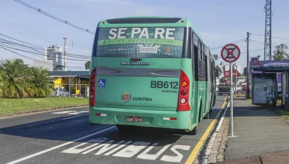 Urbs notifica empresas de ônibus por atrasos salariais em Curitiba