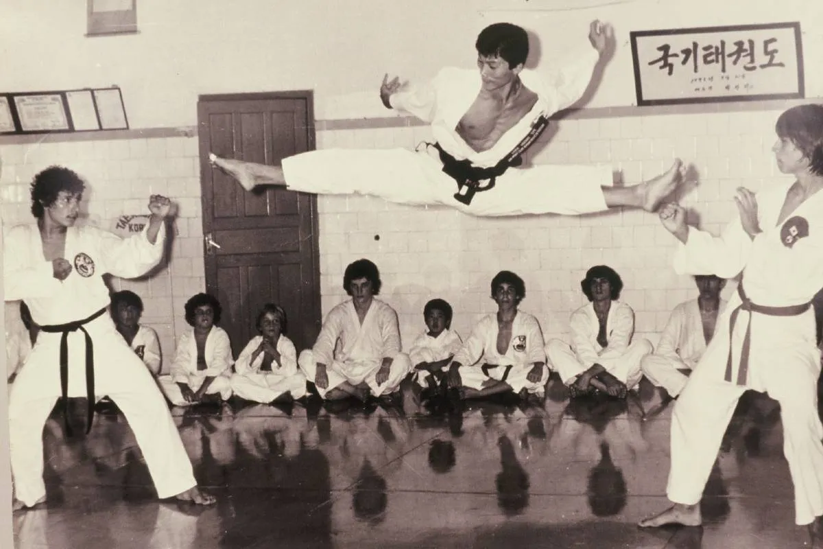 Imagem é uma foto antiga sobre a Imigração Católica Agrícola Coreana