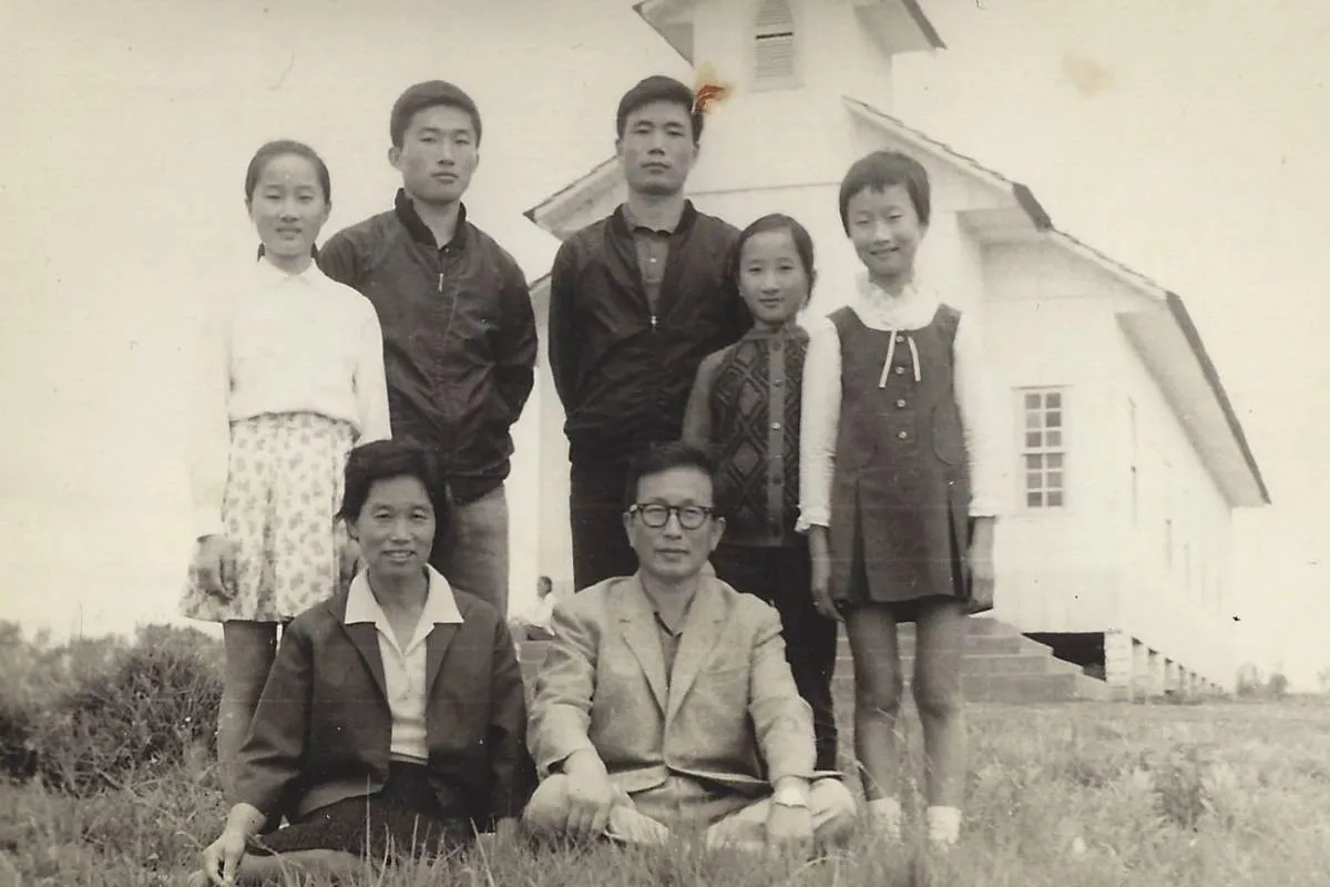 Imagem é uma foto antiga sobre a Imigração Católica Agrícola Coreana