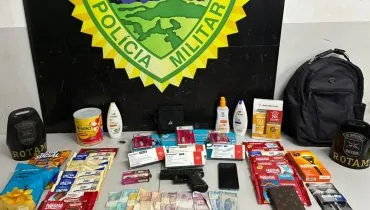 imagem mostra produtos roubados em farmácia em curitiba