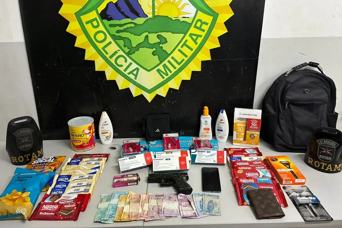 imagem mostra produtos roubados em farmácia em curitiba